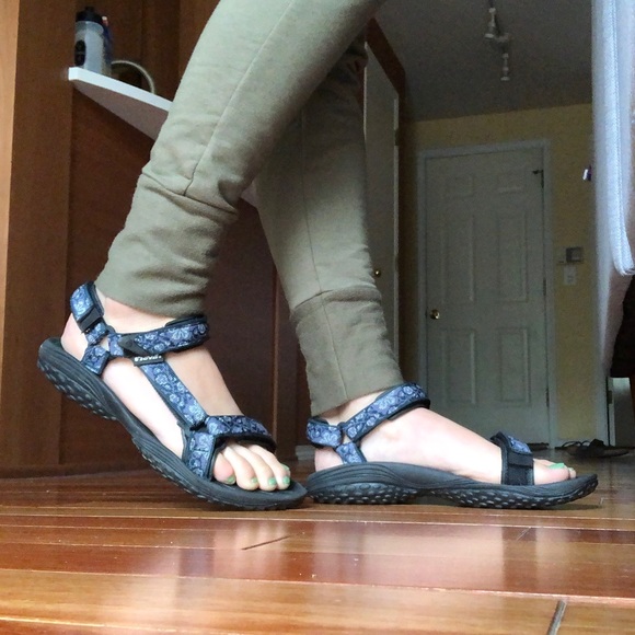 Teva Hurricane Sandals with Blue Hibiscus Straps - Picture 7 of 14